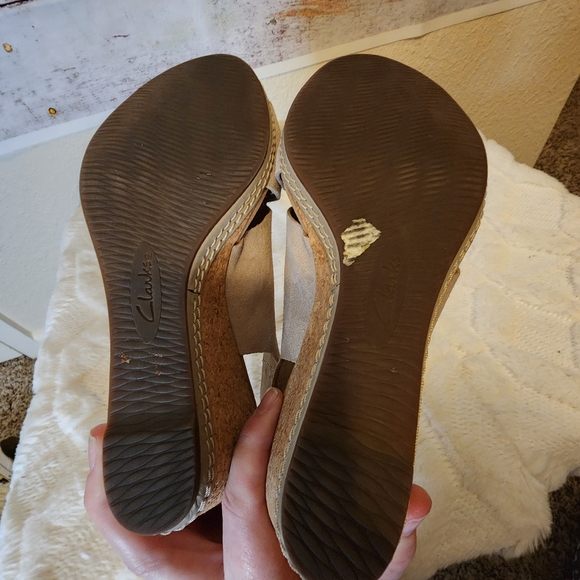 Clarks Helio Float Sand Nubuk Suede Wedge....size 8 - Picture 8 of 8